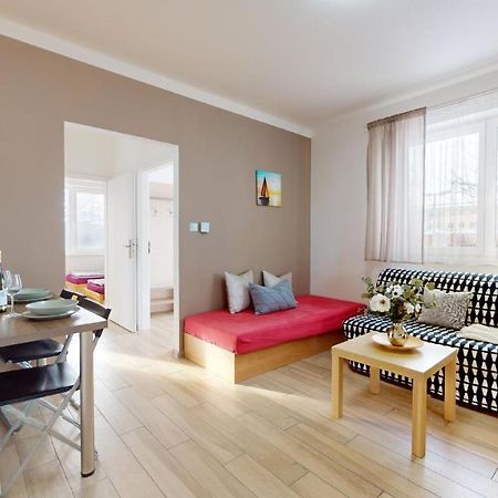 Apartman Dubova ミロヴィツェ エクステリア 写真