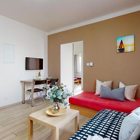 Apartman Dubova ミロヴィツェ エクステリア 写真