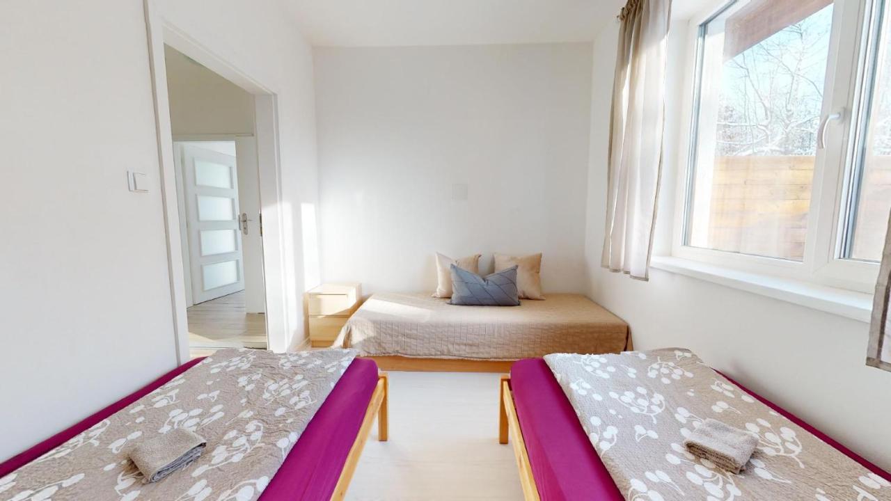 Apartman Dubova ミロヴィツェ エクステリア 写真