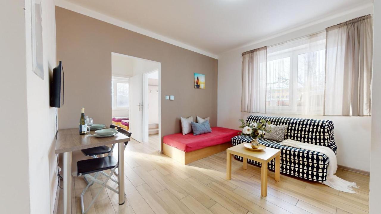 Apartman Dubova ミロヴィツェ エクステリア 写真