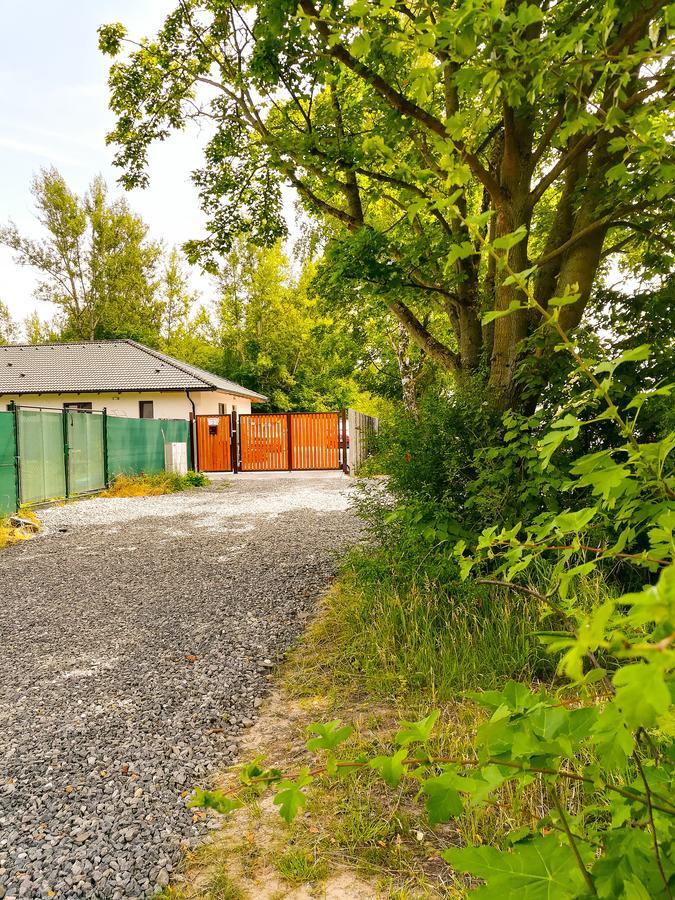 Apartman Dubova ミロヴィツェ エクステリア 写真