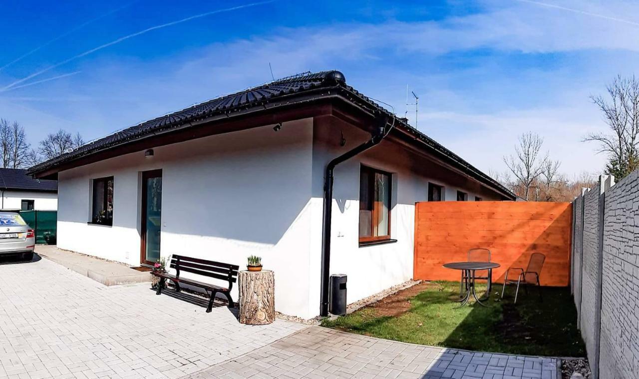 Apartman Dubova ミロヴィツェ エクステリア 写真