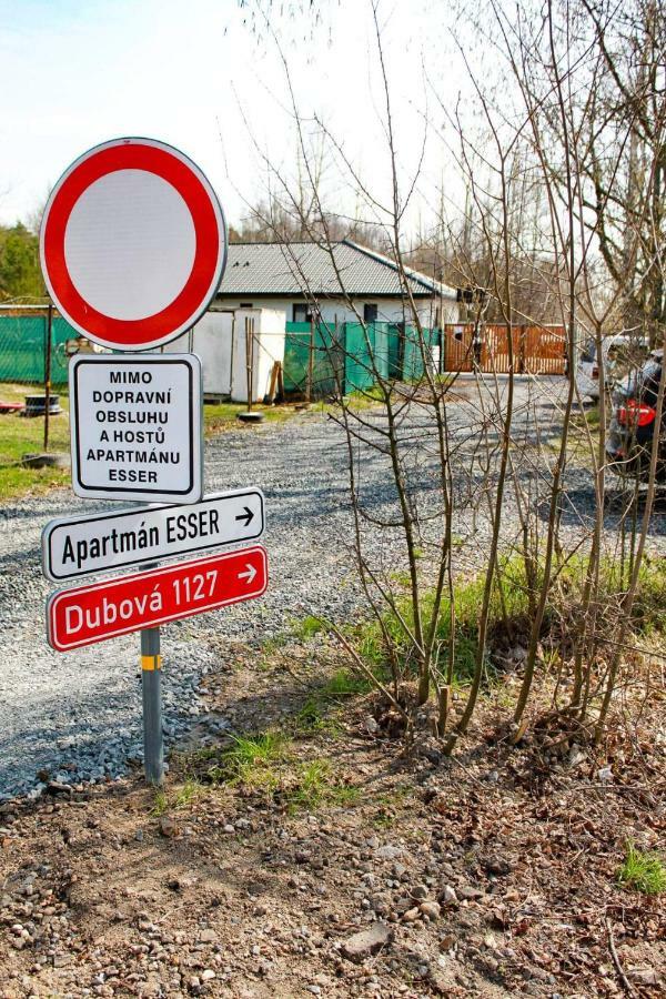 Apartman Dubova ミロヴィツェ エクステリア 写真